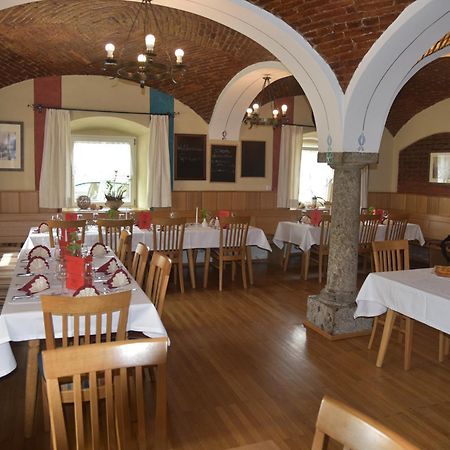 Stiftsgasthof Hochburg Bagian luar foto