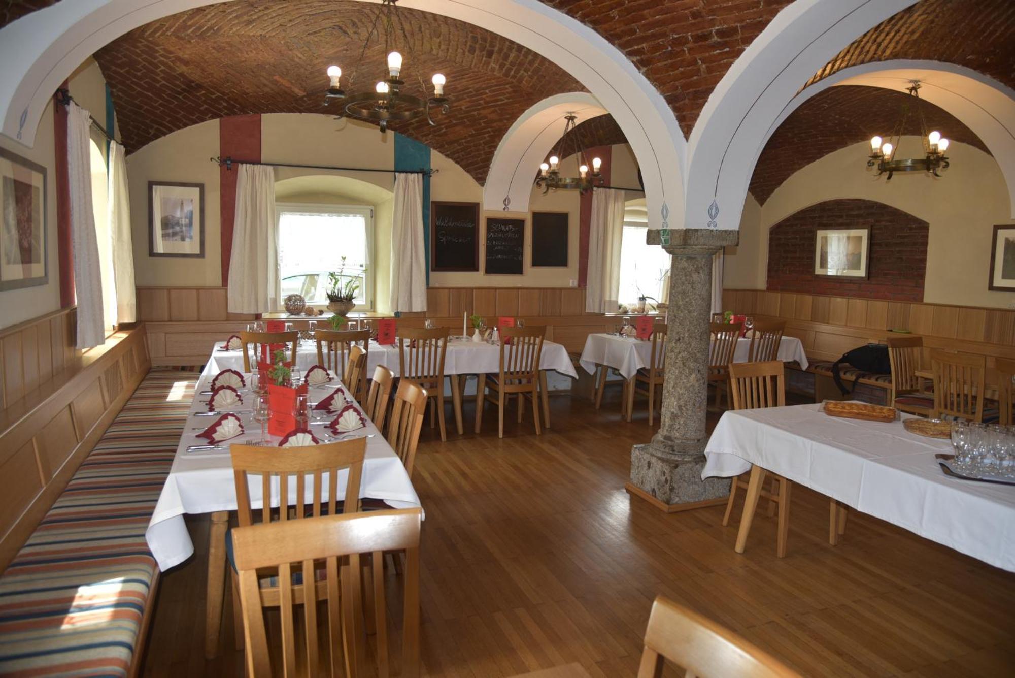 Stiftsgasthof Hochburg Bagian luar foto