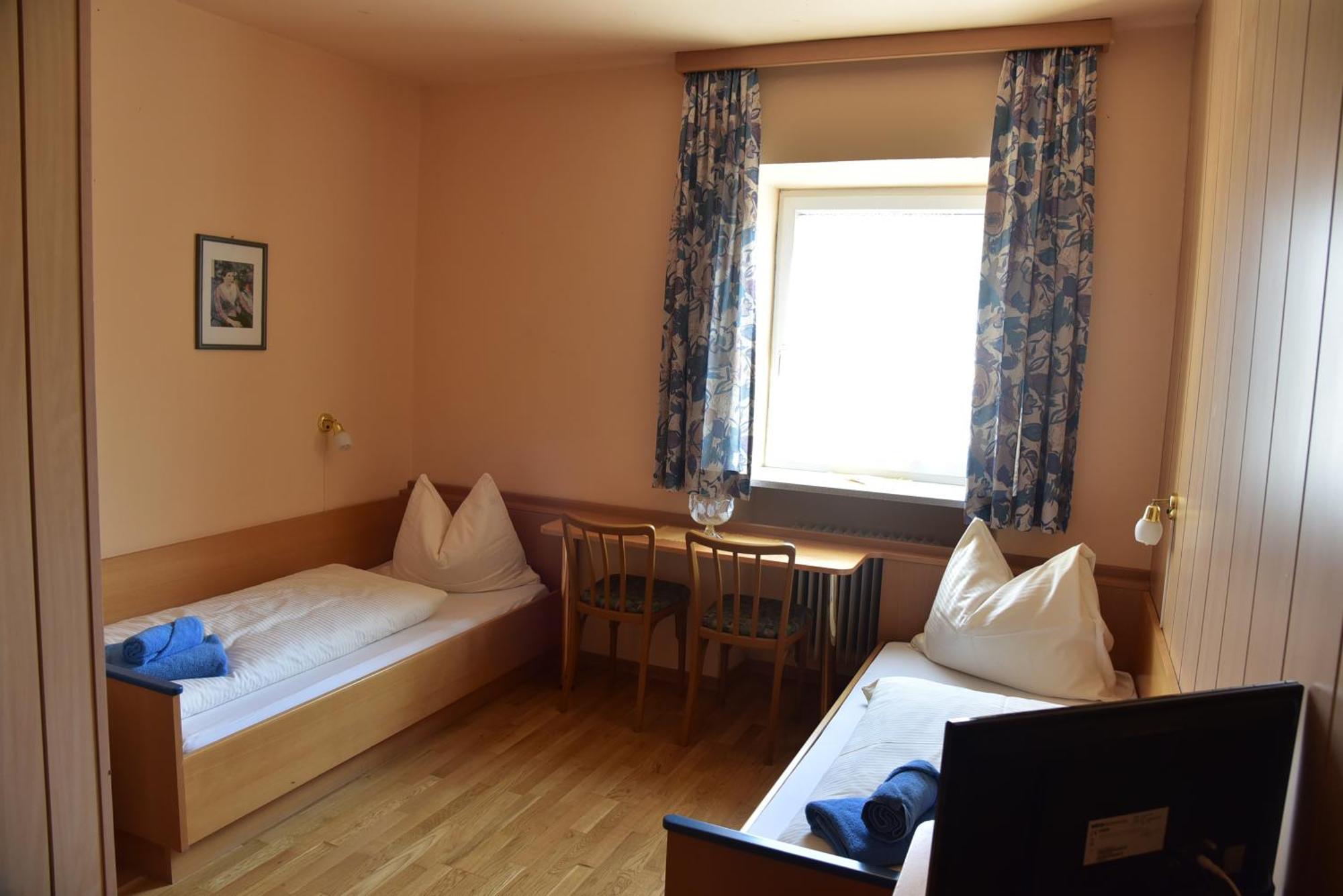 Stiftsgasthof Hochburg Bagian luar foto