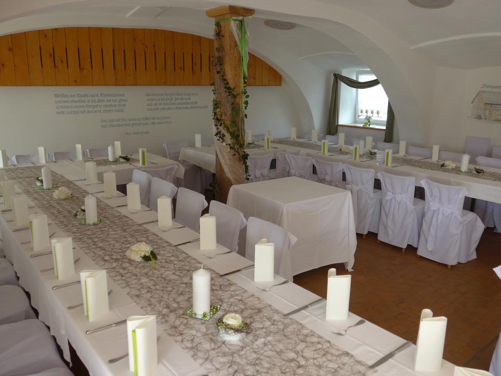 Stiftsgasthof Hochburg Bagian luar foto